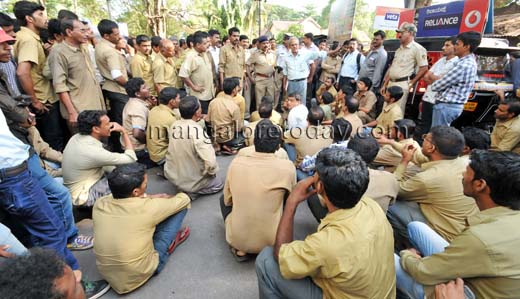 auto protest13may24 3